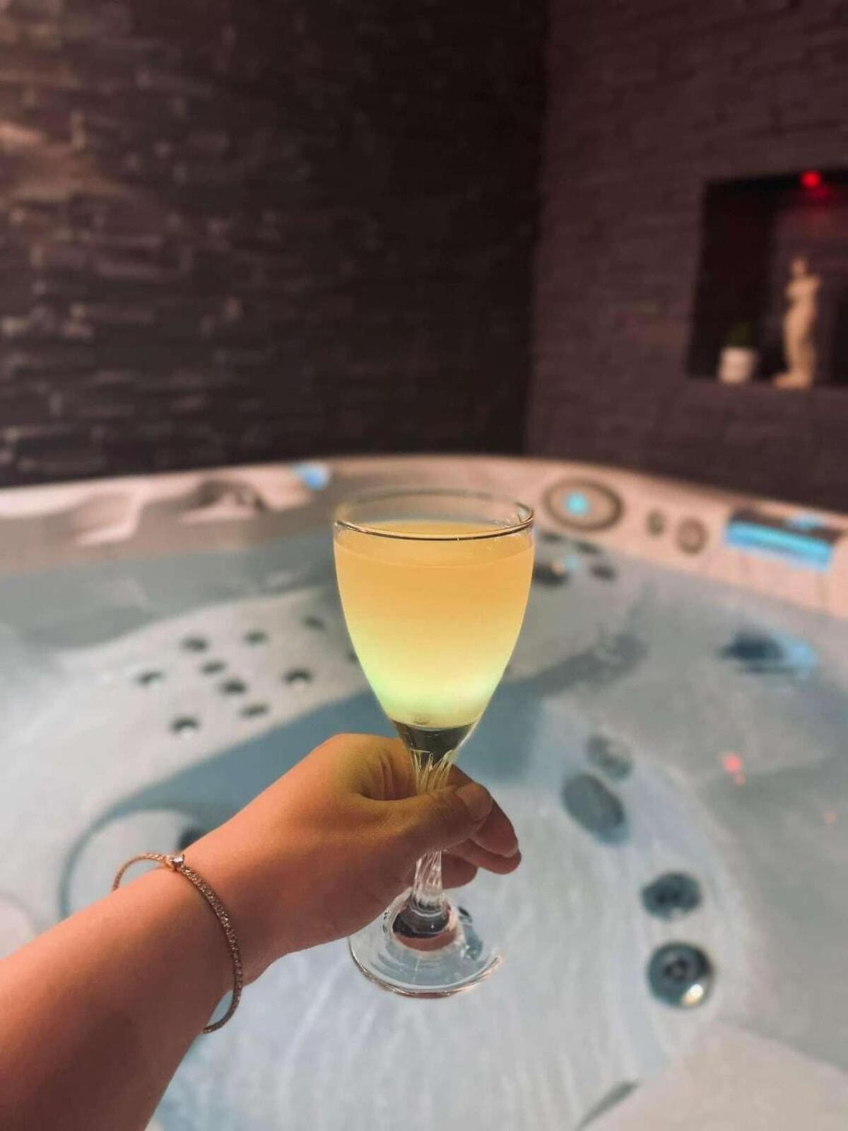 O Venus Spa Sin-le-Noble Zewnętrze zdjęcie
